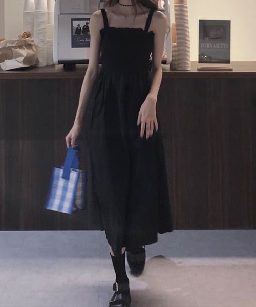 shopnikoniko（ショップニコニコ）の「キャミワンピース ロング フレア フリル シャーリング（ワンピース・レディース・ブラック・フリー）」の4枚目の写真