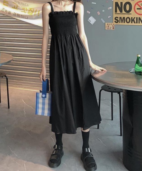 shopnikoniko（ショップニコニコ）の「キャミワンピース ロング フレア フリル シャーリング（ワンピース・レディース・ブラック・フリー）」の3枚目の写真