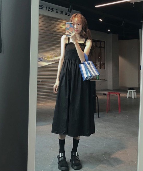 shopnikoniko（ショップニコニコ）の「キャミワンピース ロング フレア フリル シャーリング（ワンピース・レディース・ブラック・フリー）」の6枚目の写真