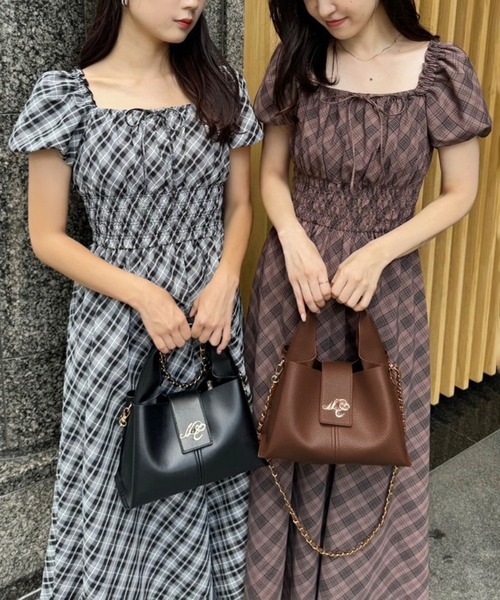 one after another NICE CLAUP（ワンアフターアナザーナイスクラップ）の「【WEB限定商品】NCエンブレム付きトライアングルバッグ（ハンドバッグ・レディース・アイボリー/ブラック/ブラウン・FREE）」の20枚目の写真