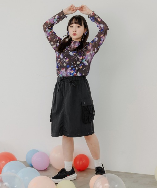 ScoLar（スカラー）の「143625：花・宇宙クラゲ・アニマル 3柄展開 ラメニットソーインナーTシャツ（Tシャツ/カットソー・レディース・グリーン/ブラック/オフホワイト・M）」の5枚目の写真