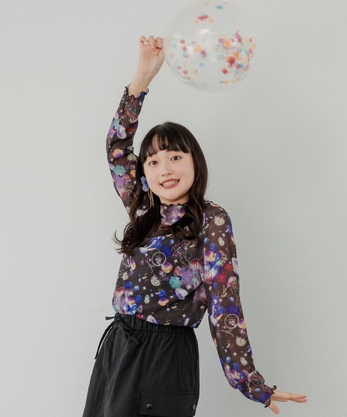 ScoLar（スカラー）の「143625：花・宇宙クラゲ・アニマル 3柄展開 ラメニットソーインナーTシャツ（Tシャツ/カットソー・レディース・グリーン/ブラック/オフホワイト・M）」の16枚目の写真