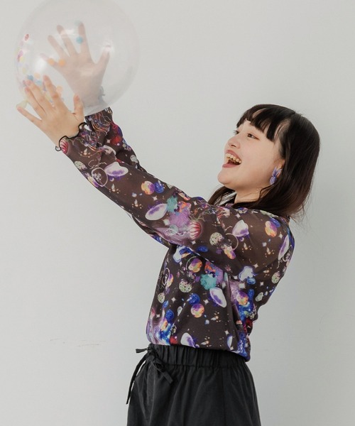 ScoLar（スカラー）の「143625：花・宇宙クラゲ・アニマル 3柄展開 ラメニットソーインナーTシャツ（Tシャツ/カットソー・レディース・グリーン/ブラック/オフホワイト・M）」の15枚目の写真