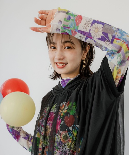 ScoLar（スカラー）の「143625：花・宇宙クラゲ・アニマル 3柄展開 ラメニットソーインナーTシャツ（Tシャツ/カットソー・レディース・グリーン/ブラック/オフホワイト・M）」の9枚目の写真