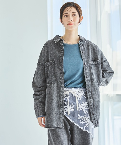 LAKOLE（ラコレ）の「ケミカルウォッシュシャツ長袖 / 140262（シャツ/ブラウス・レディース・ブラック/ライトブルー/グレー/ブルー系7/ブルー系1・FREE）」の2枚目の写真