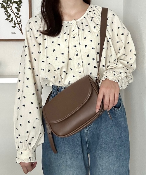 Cham.（チャム）の「花柄ノーカラーブラウス（シャツ/ブラウス・レディース・レッド/ブラウン/ネイビー・F）」の2枚目の写真