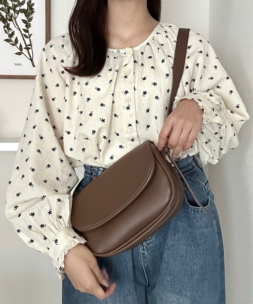 Cham.（チャム）の「花柄ノーカラーブラウス（シャツ/ブラウス・レディース・レッド/ブラウン/ネイビー・F）」の7枚目の写真