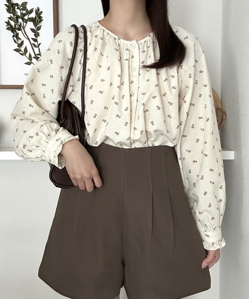 Cham.（チャム）の「花柄ノーカラーブラウス（シャツ/ブラウス・レディース・レッド/ブラウン/ネイビー・F）」の12枚目の写真