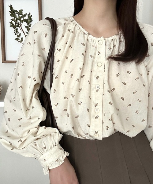 Cham.（チャム）の「花柄ノーカラーブラウス（シャツ/ブラウス・レディース・レッド/ブラウン/ネイビー・F）」の16枚目の写真