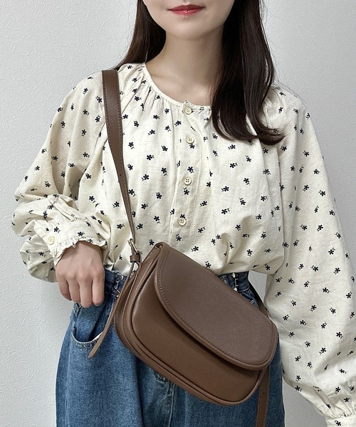 Cham.（チャム）の「花柄ノーカラーブラウス（シャツ/ブラウス・レディース・レッド/ブラウン/ネイビー・F）」の21枚目の写真