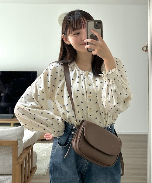 Cham.（チャム）の「花柄ノーカラーブラウス（シャツ/ブラウス・レディース・レッド/ブラウン/ネイビー・F）」の22枚目の写真