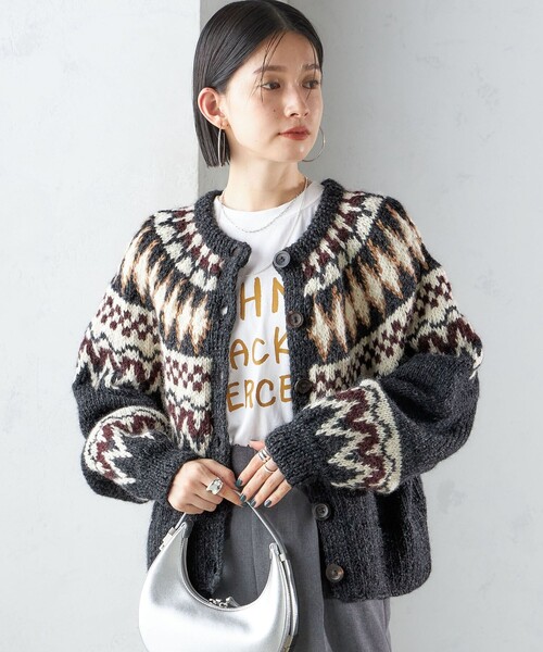 SHIPS(シップス)の「【SHIPS別注】KHWOPA:2way ノルディック セーター(ニット/セーター・レディース・レッド/ダークグレー・ONE SIZE)」の19枚目の写真