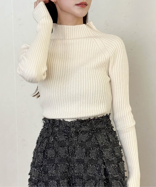 Per sist ence（パーシエンス）の「ハイネックリブニットトップス（ニット/セーター・レディース・ベージュ/ホワイト/レッド/ブラック/グレー・FREE）」の3枚目の写真