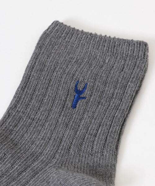 URBAN RESEARCH(アーバンリサーチ)の「『UR TECH』ワイドリブ刺しゅうソックス(ソックス/靴下・メンズ・グリーン/チャコールグレー/ブラック・25-28)」の5枚目の写真
