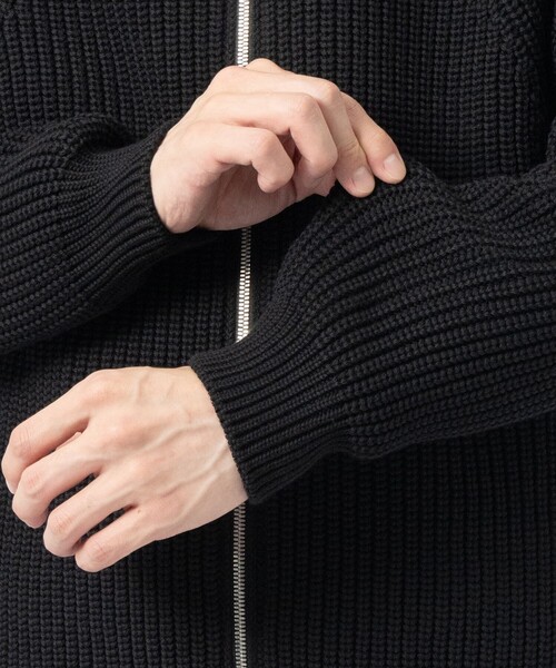 BATONER（バトナー）の「【BATONER/バトナー】SIGNATURE DRIVERS KNIT（ニット/セーター・メンズ・ダークグレー/ブラック・1/2）」の4枚目の写真