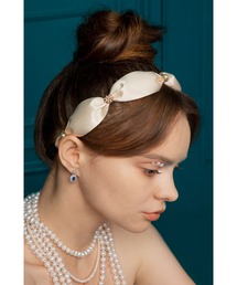 Mela Bianca（メラビアンカ）の「Mela Bianca/メラビアンカ 韓国 チェコクリスタル パール サテン コリーナ ヘアバンド ヘアカチューシャ ヘアアクセサリー Collina Hair Band（カチューシャ）」