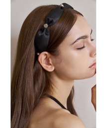 Mela Bianca（メラビアンカ）の「Mela Bianca/メラビアンカ 韓国 チェコクリスタル パール サテン コリーナ ヘアバンド ヘアカチューシャ ヘアアクセサリー Collina Hair Band（カチューシャ）」