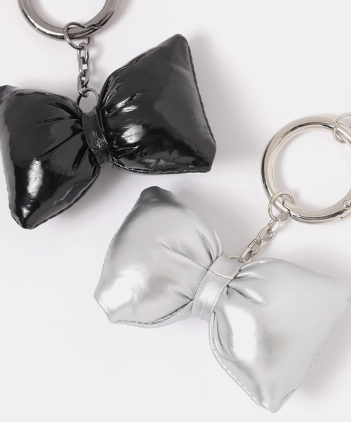 FOREVER 21(フォーエバー トゥエンティーワン)の「ぷっくりミニリボンチャーム(チャーム・レディース・ブラック/グレー・FREE)」の5枚目の写真