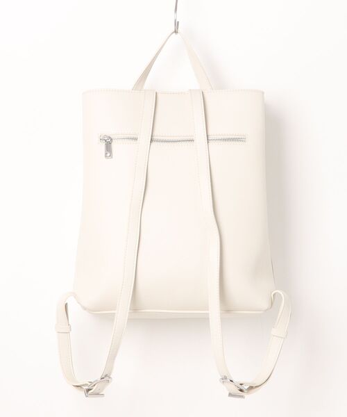 Desigual（デシグアル）の「パンチング加工のMサイズバックパック（バックパック/リュック・レディース・ブラウン/ホワイト・FREE）」の3枚目の写真