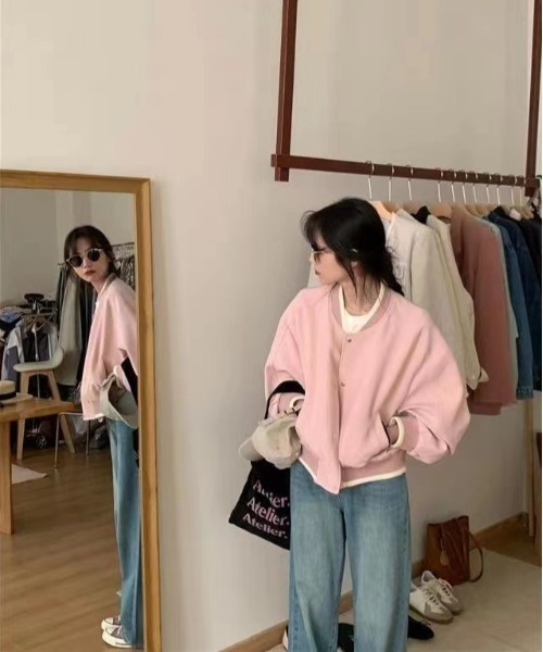 Per sist ence(パーシエンス)の「バイカラーショート丈スタジャン(ブルゾン・レディース・ベージュ/ピンク/ブラック・LARGE/X-LARGE/MEDIUM)」の6枚目の写真