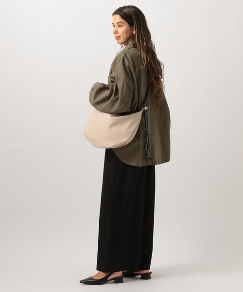 BAYFLOW（ベイフロー）の「[長さ調整可能]ラメコードハーフムーンショルダー（ショルダーバッグ・レディース・ブラック/ライトベージュ・FREE）」の14枚目の写真