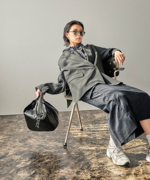 BAYFLOW（ベイフロー）の「[長さ調整可能]ラメコードハーフムーンショルダー（ショルダーバッグ・レディース・ブラック/ライトベージュ・FREE）」の7枚目の写真