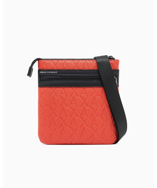 ARMANI EXCHANGE(アルマーニエクスチェンジ)の「【A|X アルマーニ エクスチェンジ】オールオーバーエンボスロゴ フラットショルダーバッグ(EC限定カラー含)(ショルダーバッグ・メンズ・ブラック/オレンジ/ホワイト/ブラウン・FREE)」の4枚目の写真