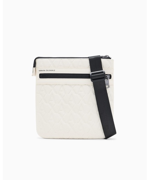 ARMANI EXCHANGE(アルマーニエクスチェンジ)の「【A|X アルマーニ エクスチェンジ】オールオーバーエンボスロゴ フラットショルダーバッグ(EC限定カラー含)(ショルダーバッグ・メンズ・ブラック/オレンジ/ホワイト/ブラウン・FREE)」の7枚目の写真