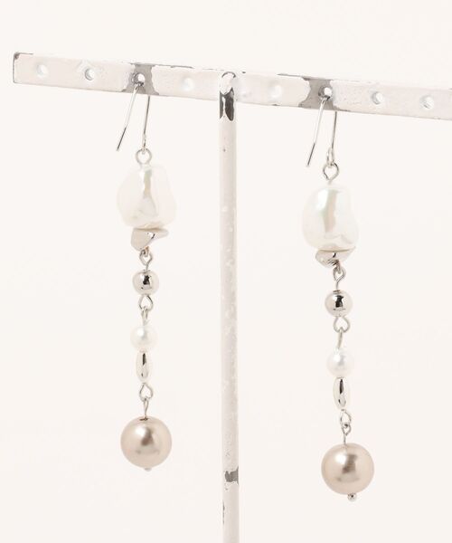tone（トーン）の「【Astyle】バロックパールステンレスピアス(MA)（ピアス（両耳用）・レディース・シルバー・FREE）」の3枚目の写真