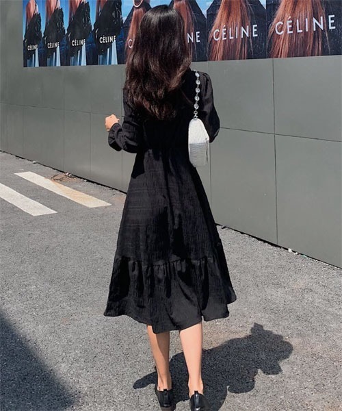 urge:(アージコロン )の「【URGE:】ワッシャー ティアード パール風ボタン 長袖 ミモレ丈 ワンピース(ワンピース・レディース・ホワイト/ブラック/レッド・SMALL/MEDIUM/LARGE/X-LARGE)」の6枚目の写真
