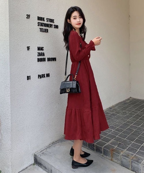 urge:(アージコロン )の「【URGE:】ワッシャー ティアード パール風ボタン 長袖 ミモレ丈 ワンピース(ワンピース・レディース・ホワイト/ブラック/レッド・SMALL/MEDIUM/LARGE/X-LARGE)」の7枚目の写真