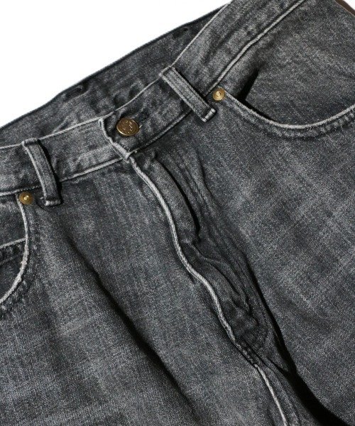 GUNG HO（ガンホー）の「GUNG HO / ガンホー DENIM TAPARED PANTS デニム テーパードパンツ ユーズド加工 ケミカルウォッシュ（デニムパンツ・メンズ・ブラック系その他/ブルー/ブラック/ライトブルー・SMALL/MEDIUM/LARGE/X-LARGE/X-SMALL）」の12枚目の写真
