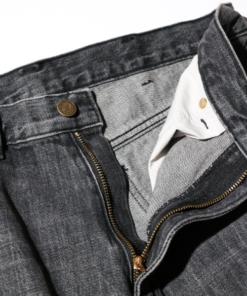 GUNG HO（ガンホー）の「GUNG HO / ガンホー DENIM TAPARED PANTS デニム テーパードパンツ ユーズド加工 ケミカルウォッシュ（デニムパンツ・メンズ・ブラック系その他/ブルー/ブラック/ライトブルー・SMALL/MEDIUM/LARGE/X-LARGE/X-SMALL）」の13枚目の写真