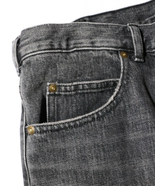 GUNG HO（ガンホー）の「GUNG HO / ガンホー DENIM TAPARED PANTS デニム テーパードパンツ ユーズド加工 ケミカルウォッシュ（デニムパンツ・メンズ・ブラック系その他/ブルー/ブラック/ライトブルー・SMALL/MEDIUM/LARGE/X-LARGE/X-SMALL）」の14枚目の写真