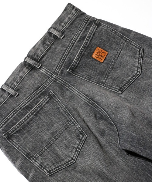 GUNG HO（ガンホー）の「GUNG HO / ガンホー DENIM TAPARED PANTS デニム テーパードパンツ ユーズド加工 ケミカルウォッシュ（デニムパンツ・メンズ・ブラック系その他/ブルー/ブラック/ライトブルー・SMALL/MEDIUM/LARGE/X-LARGE/X-SMALL）」の17枚目の写真