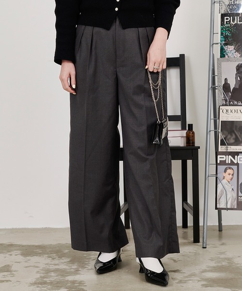 CavariA(キャバリア)の「インタックワイドパンツ(その他パンツ・レディース・チャコールグレー/ブラック/ネイビー/ブラウン・マルチサイズ)」の1枚目の写真