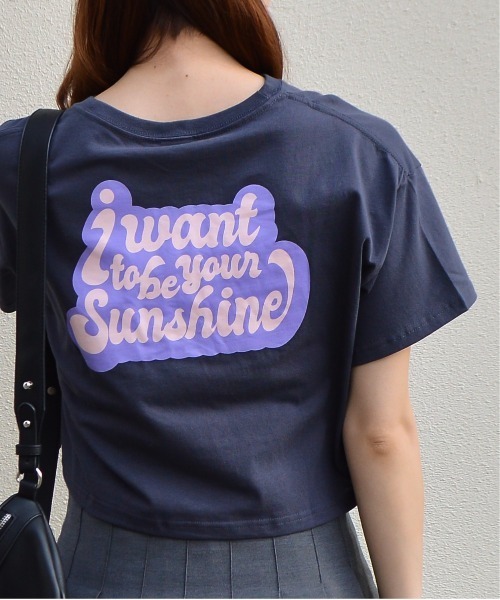 spiritoso(スピリトーゾ)の「【spiritoso】SunshineポップカラーTシャツ(Tシャツ/カットソー・レディース・スミクロ/バイオレット/ホワイト/グレイッシュベージュ/カーキ・FREE)」の2枚目の写真