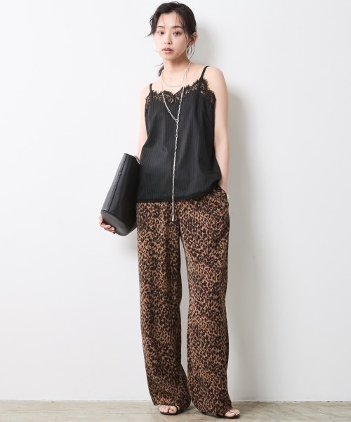 CHIC STYLE（シックスタイル）の「レオパードプリントパンツ＜大きいサイズ有＞シックスタイル（その他パンツ・レディース・ブラウン系/グレー系・L/M/5L/4L/3L/LL）」の3枚目の写真