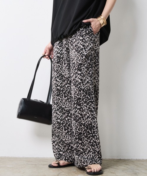 CHIC STYLE（シックスタイル）の「レオパードプリントパンツ＜大きいサイズ有＞シックスタイル（その他パンツ・レディース・ブラウン系/グレー系・L/M/5L/4L/3L/LL）」の11枚目の写真