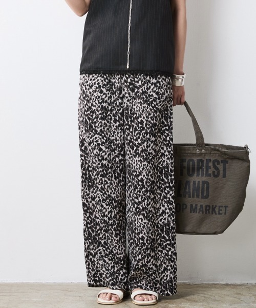 CHIC STYLE（シックスタイル）の「レオパードプリントパンツ＜大きいサイズ有＞シックスタイル（その他パンツ・レディース・ブラウン系/グレー系・L/M/5L/4L/3L/LL）」の12枚目の写真