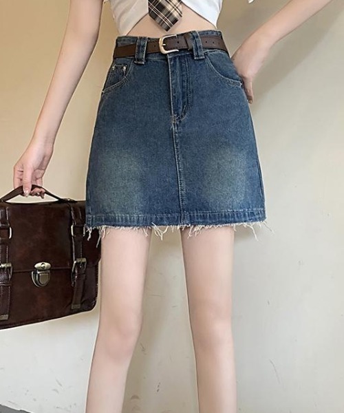 Teem Store（チームストア）の「【ベルト付き】切りっぱなしフリンジデニムミニスカート（スカート・レディース・ブルー・M/L）」の2枚目の写真