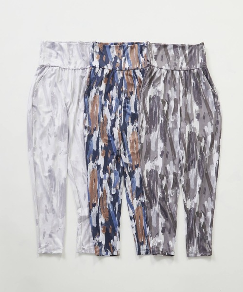 Julier Yoga and Relax（ジュリエヨガアンドリラックス）の「Julier Vertical brushプリントギャザーパンツ（その他パンツ・レディース・ブルー系その他/グレー×ホワイト/ホワイト×グレー・1/0）」の5枚目の写真