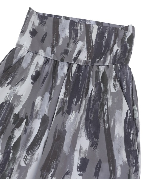 Julier Yoga and Relax（ジュリエヨガアンドリラックス）の「Julier Vertical brushプリントギャザーパンツ（その他パンツ・レディース・ブルー系その他/グレー×ホワイト/ホワイト×グレー・1/0）」の11枚目の写真