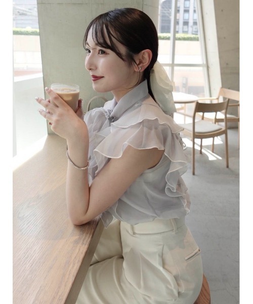 MERCURYDUO（マーキュリーデュオ）の「【追加生産】オーガンジー配色メローラッフルフリルブラウス（シャツ/ブラウス・レディース・オフホワイト/グレー/ベビーピンク・FREE）」の8枚目の写真