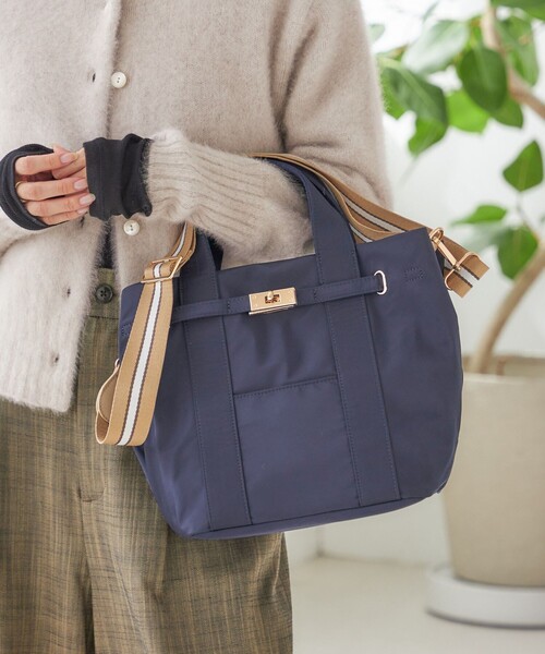 SHIPS（シップス）の「【WEB限定】パーテーション ライン テープ バッグ（ショルダーバッグ・レディース・ブラック/グレー/ベージュ/ネイビー・ONE SIZE）」の4枚目の写真