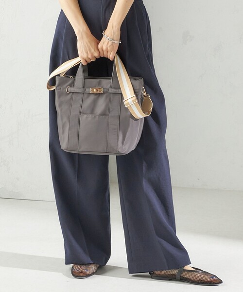 SHIPS（シップス）の「【WEB限定】パーテーション ライン テープ バッグ（ショルダーバッグ・レディース・ブラック/グレー/ベージュ/ネイビー・ONE SIZE）」の5枚目の写真