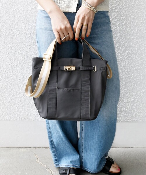 SHIPS（シップス）の「【WEB限定】パーテーション ライン テープ バッグ（ショルダーバッグ・レディース・ブラック/グレー/ベージュ/ネイビー・ONE SIZE）」の11枚目の写真