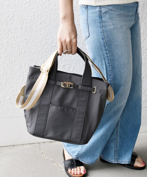 SHIPS（シップス）の「【WEB限定】パーテーション ライン テープ バッグ（ショルダーバッグ・レディース・ブラック/グレー/ベージュ/ネイビー・ONE SIZE）」の12枚目の写真