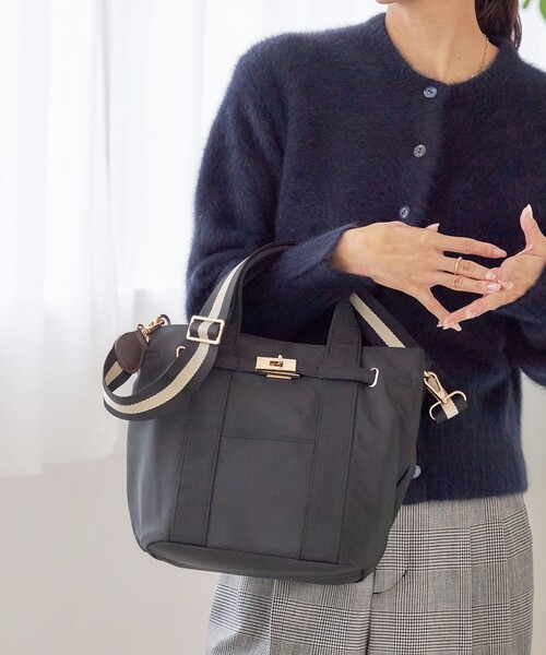 SHIPS（シップス）の「【WEB限定】パーテーション ライン テープ バッグ（ショルダーバッグ・レディース・ブラック/グレー/ベージュ/ネイビー・ONE SIZE）」の17枚目の写真