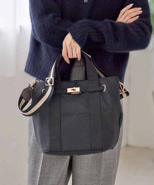 SHIPS（シップス）の「【WEB限定】パーテーション ライン テープ バッグ（ショルダーバッグ・レディース・ブラック/グレー/ベージュ/ネイビー・ONE SIZE）」の18枚目の写真